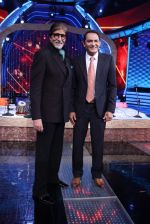 Amitabh Bachchan and Mohd. Azharuddin in Aaj Ki Raat Hai Zindagi on 24th Nov 2015